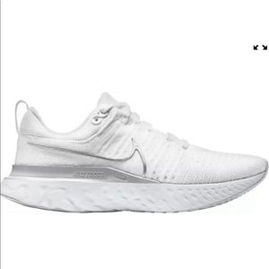 White Nike Flyknit Reacts